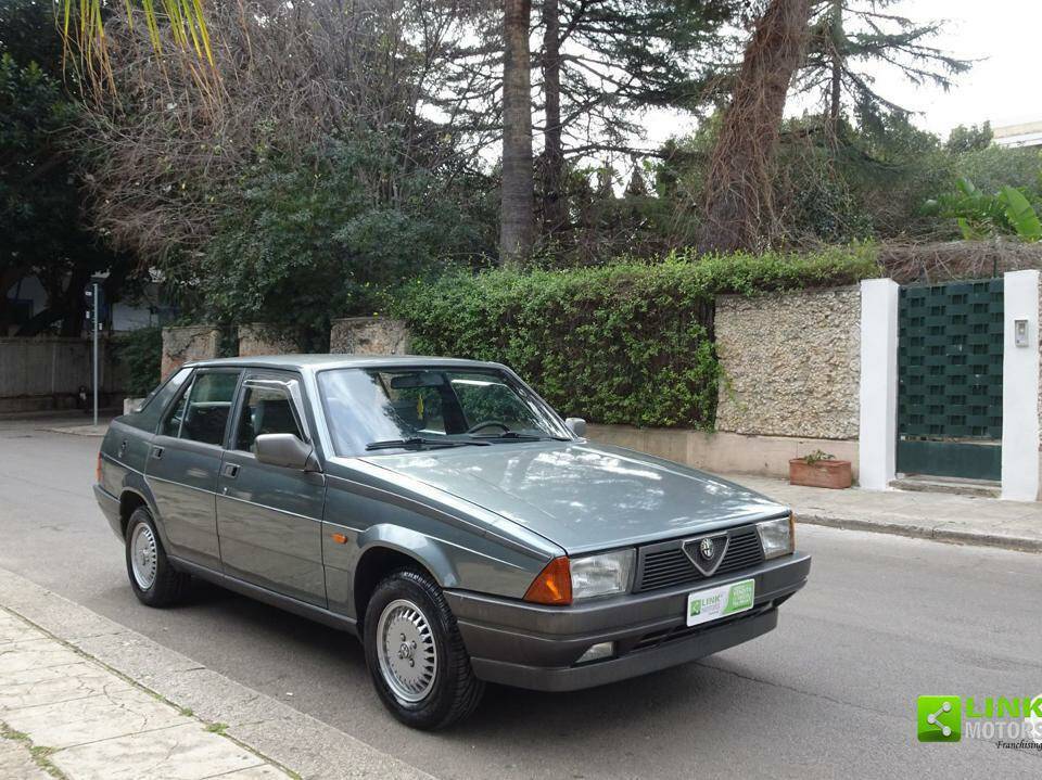 Image 7/10 de Alfa Romeo 75 1.8 (1988)