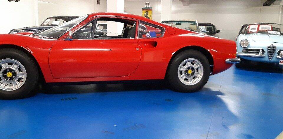 Afbeelding 26/50 van Ferrari Dino 246 GT (1972)