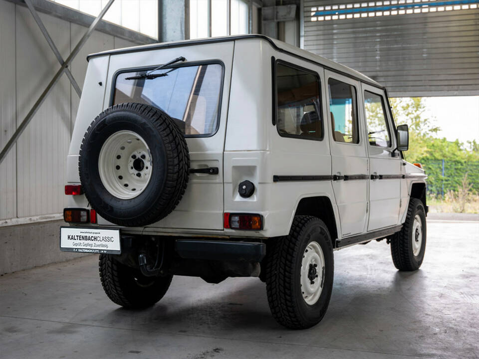 Image 2/41 of Mercedes-Benz 300 GD (LWB) (1981)