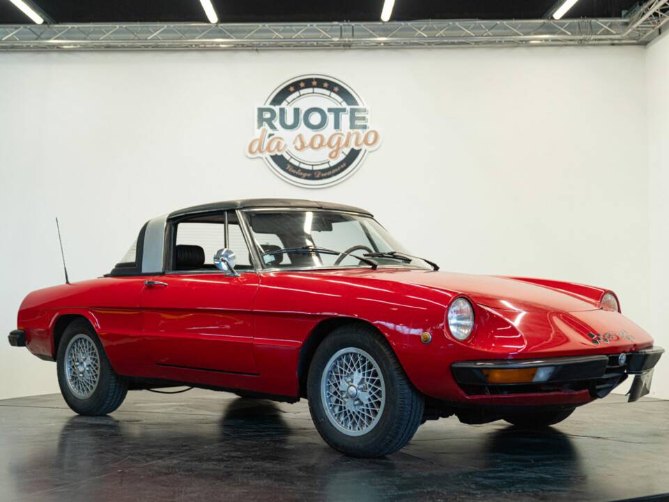 Image 2/50 of Alfa Romeo 1600 Spider (1972)