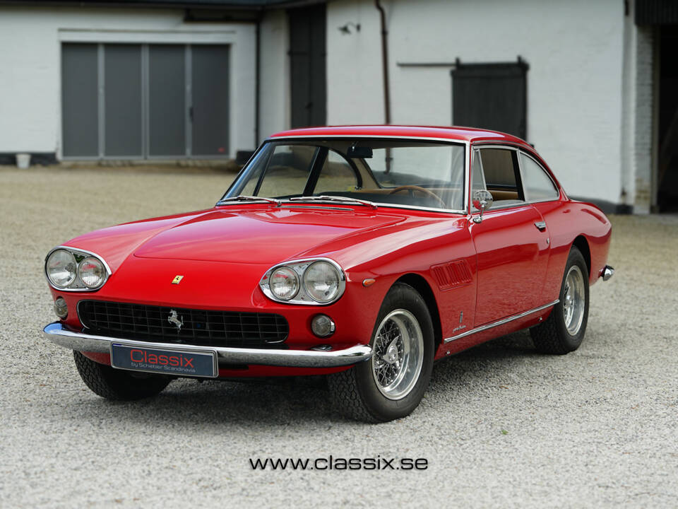 Image 2/27 of Ferrari 330 GT 2+2 (1964)