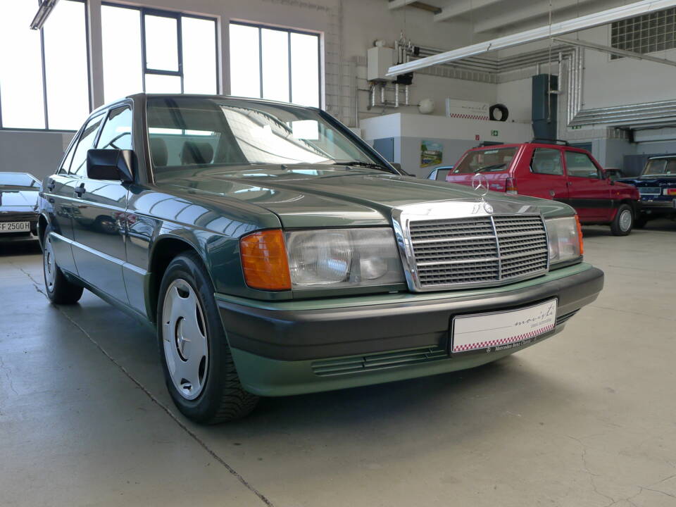 Bild 22/37 von Mercedes-Benz 190 E (1989)