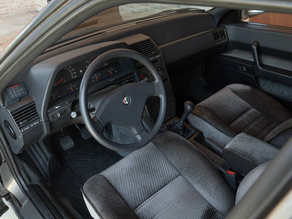 Image 27/50 de Alfa Romeo 164 2.0 (1991)