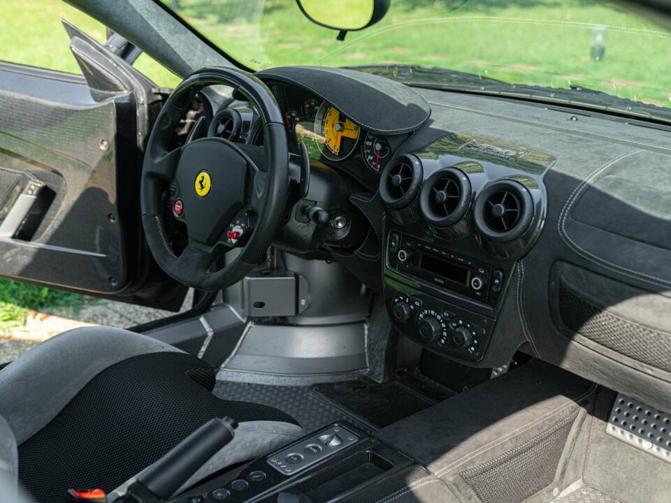 Image 36/50 of Ferrari 430 Scuderia (2008)
