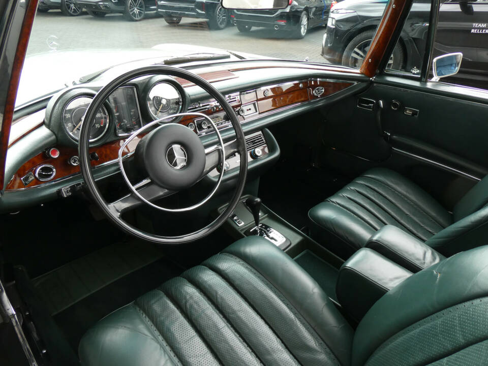 Image 9/31 of Mercedes-Benz 280 SE 3,5 (1970)