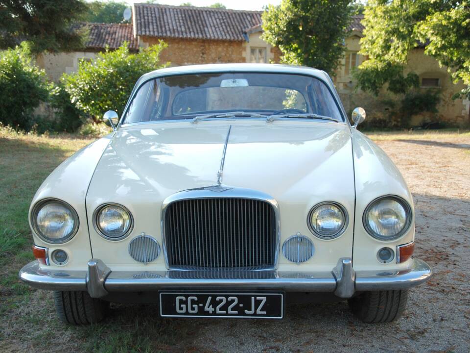 Image 2/8 de Jaguar Mk X 4.2 (1965)