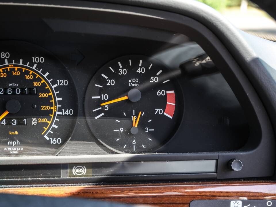 Immagine 22/44 di Mercedes-Benz 500 SE (1985)