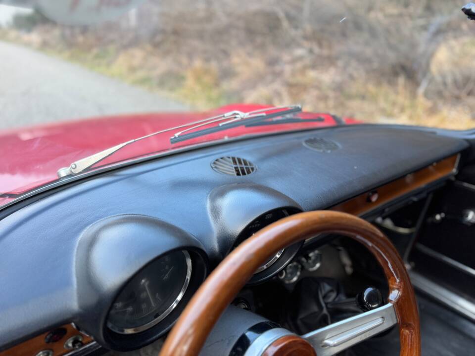Immagine 27/48 di Alfa Romeo Giulia GT 1300 Junior (1972)