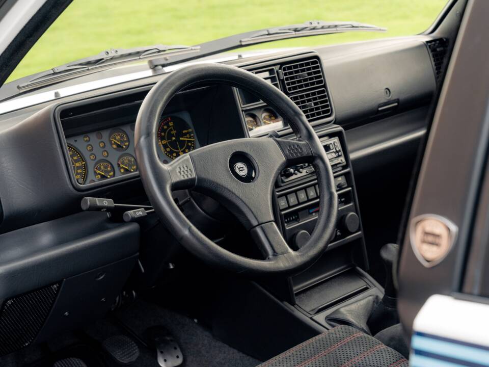 Imagen 66/96 de Lancia Delta HF Integrale Evoluzione I "Martini 5" (1992)