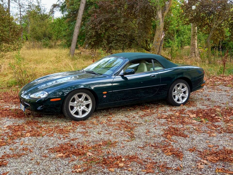Immagine 2/39 di Jaguar XK8 4.0 (1998)