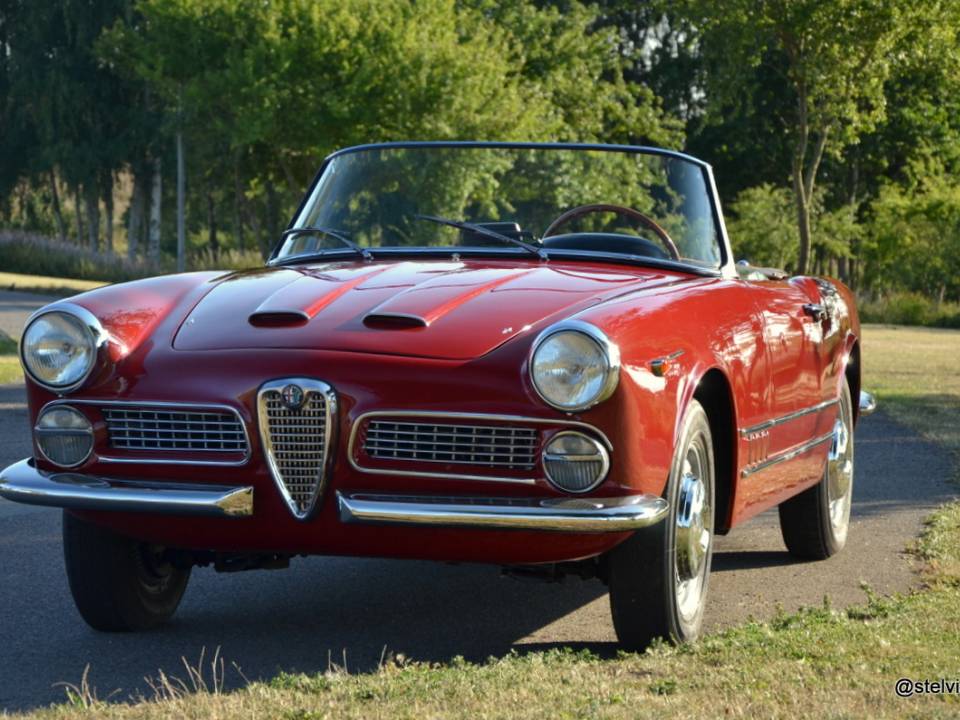 Image 6/24 of Alfa Romeo 2000 Spider (1960)