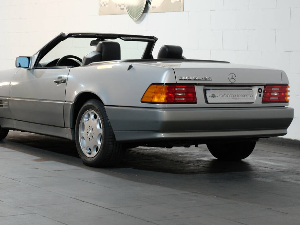 Afbeelding 3/38 van Mercedes-Benz 300 SL (1990)