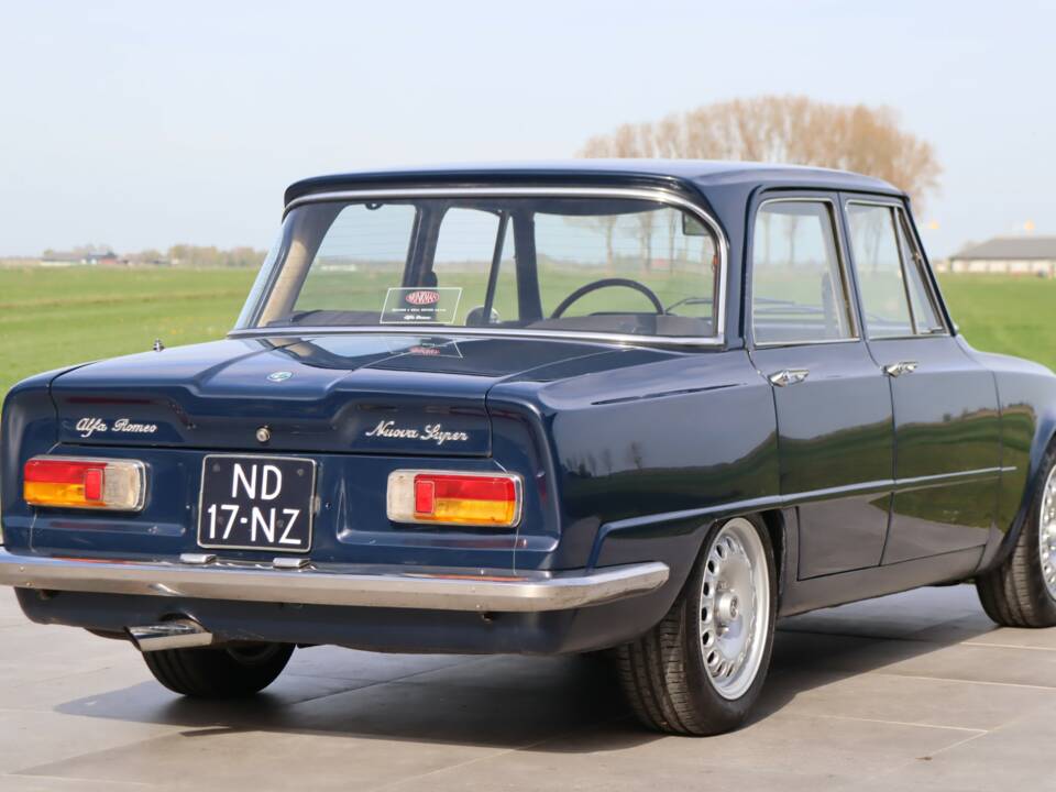 Image 2/50 of Alfa Romeo Giulia Nuova Super 1600 (1978)