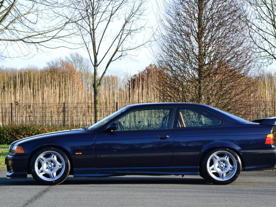 Image 2/50 of BMW 323i (1998)