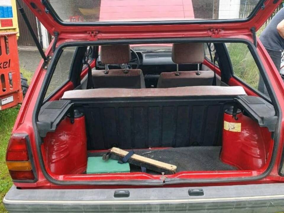 Imagen 2/13 de Volkswagen Polo II Hatchback 1.0 (1986)