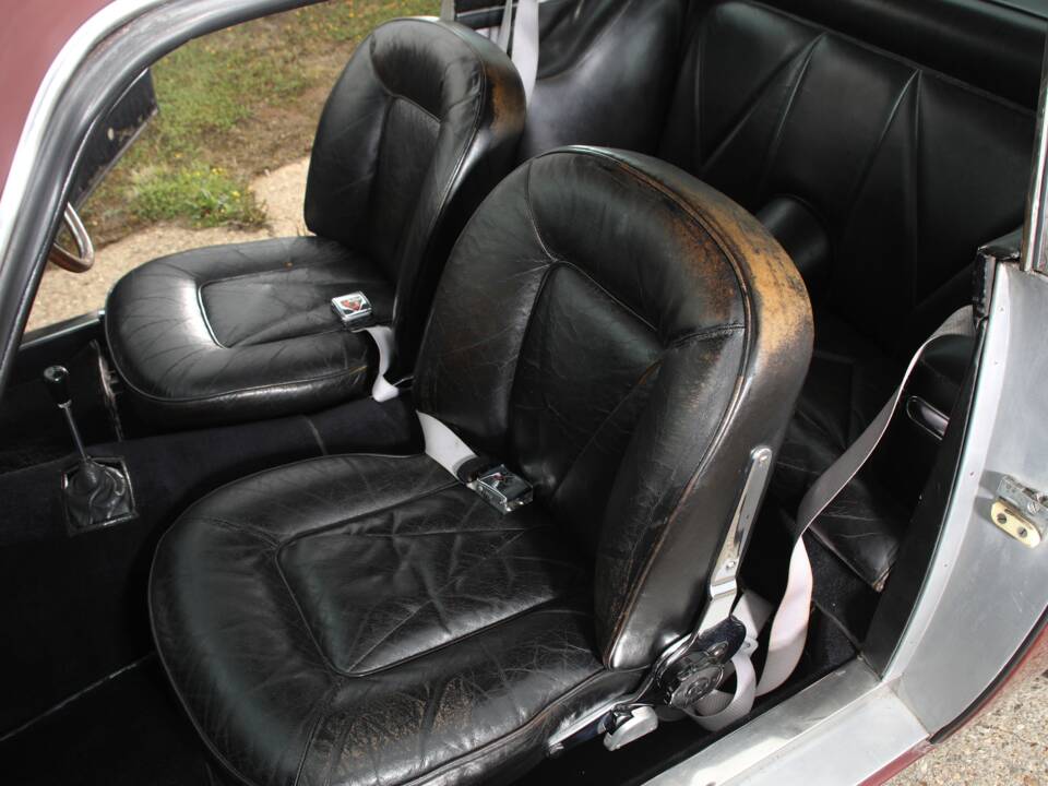 Image 15/23 of Aston Martin DB 6 (1966)