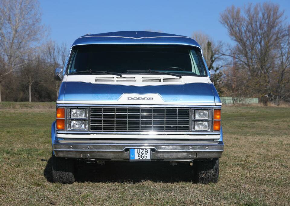 Bild 4/8 von Dodge Ram Van (1982)