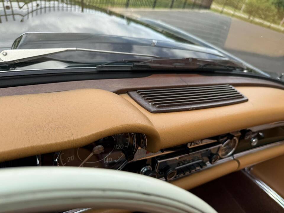 Image 36/50 de Mercedes-Benz 280 SL (1969)