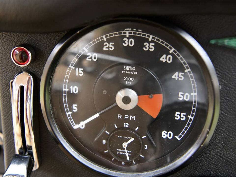 Image 23/50 de Jaguar E-Type (1968)