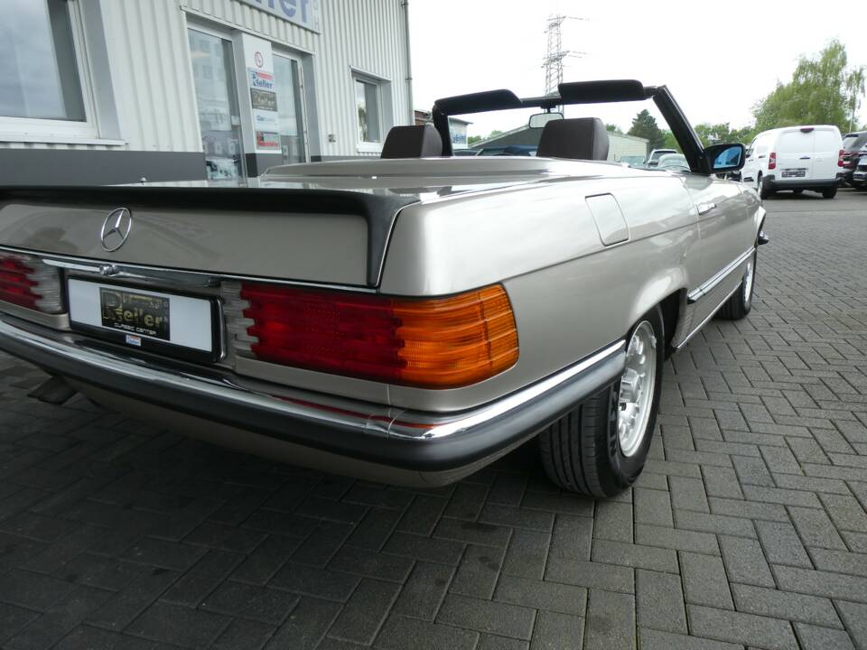 Afbeelding 21/23 van Mercedes-Benz 500 SL (1985)