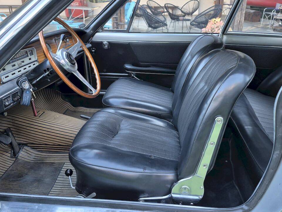 Image 23/54 de FIAT 1300 Vignale (1965)