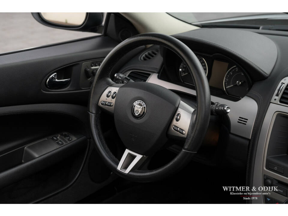 Image 13/37 of Jaguar XK 4.2 (2006)