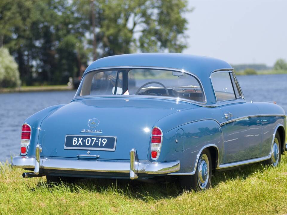 Bild 3/4 von Mercedes-Benz 220 SE (1960)
