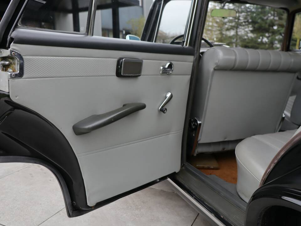 Afbeelding 21/50 van Mercedes-Benz 230 S (1967)