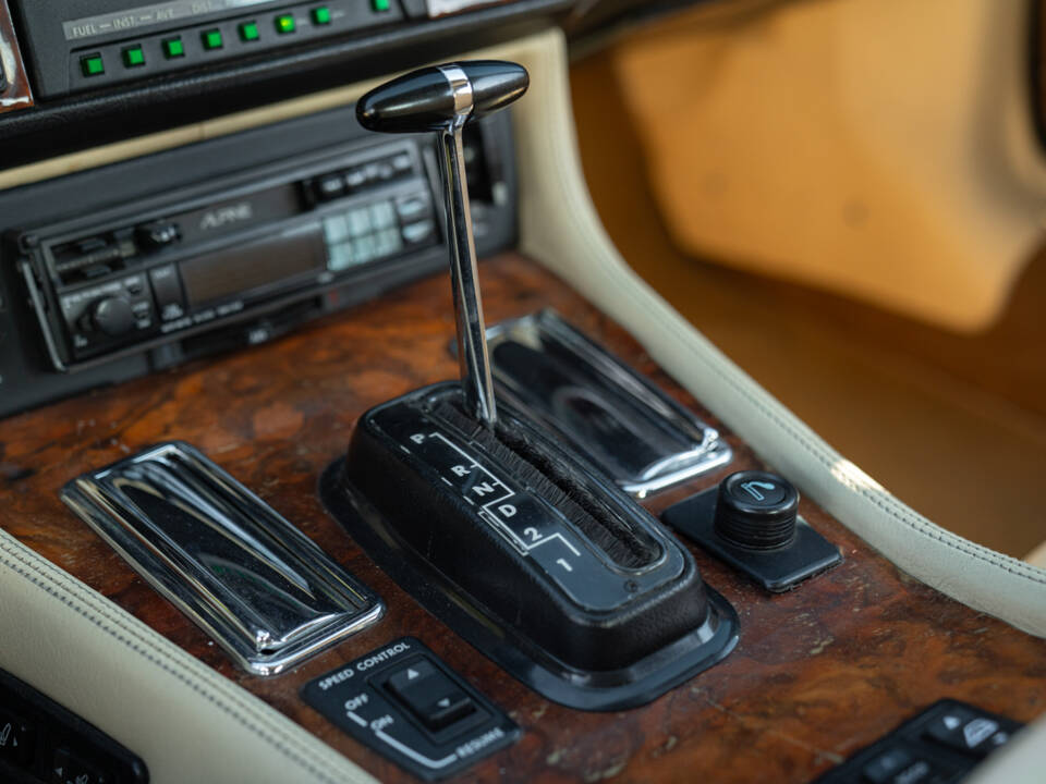 Image 44/50 de Jaguar XJS 5.3 V12 (1988)