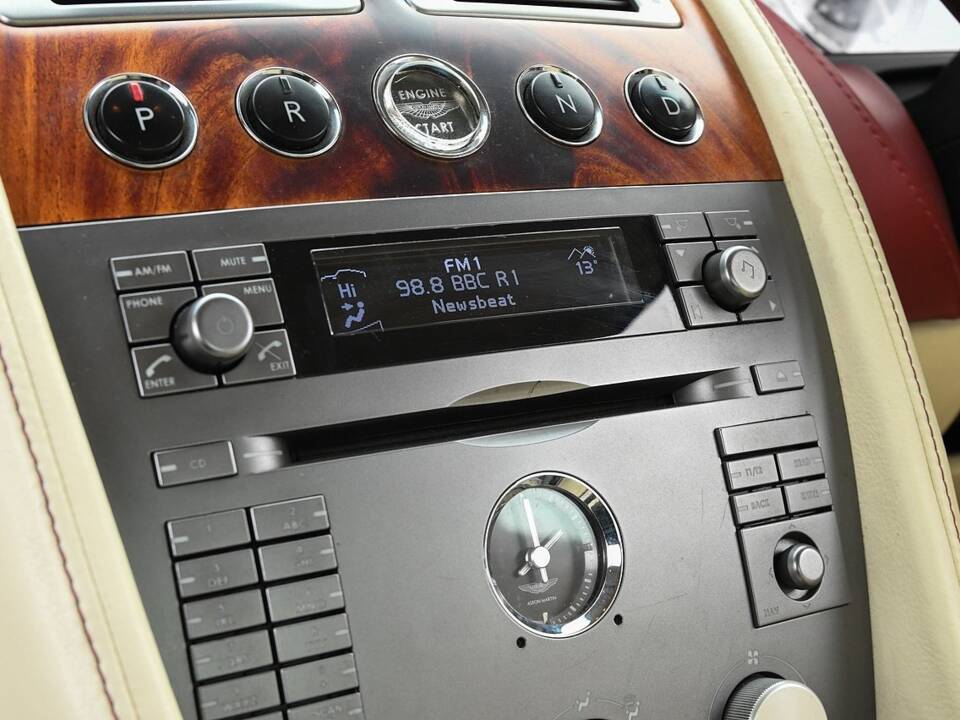 Image 19/26 of Aston Martin DB 9 Volante (2006)