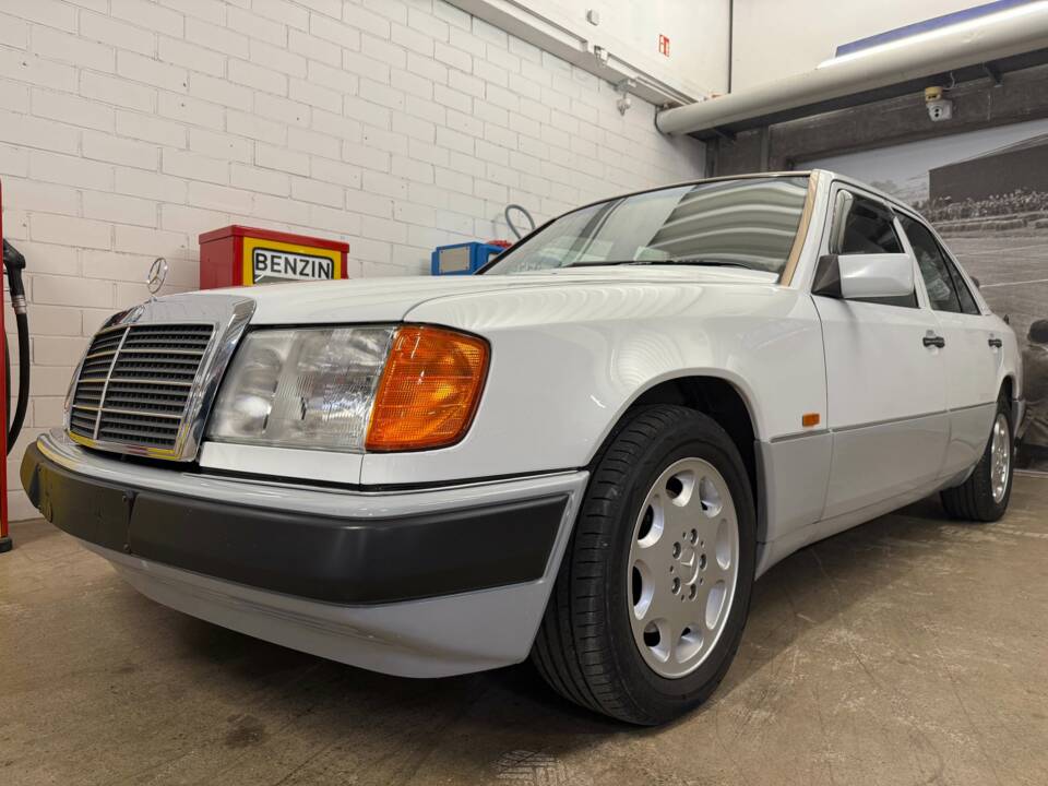 Bild 2/20 von Mercedes-Benz 250 D Turbo (1991)