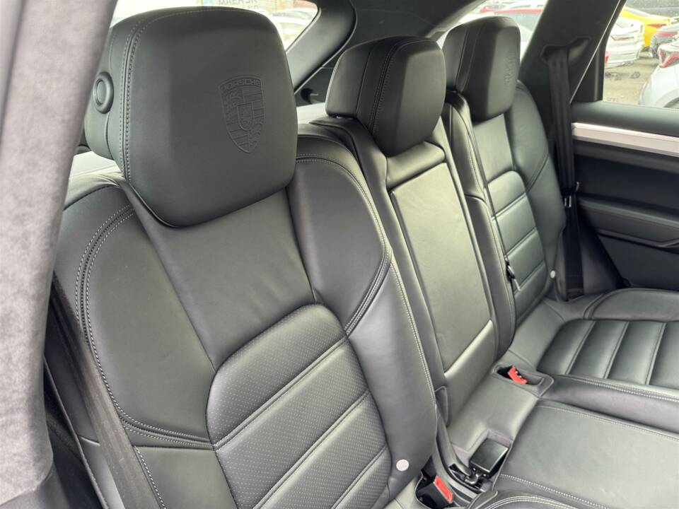 Bild 35/63 von Porsche Cayenne Turbo (2010)