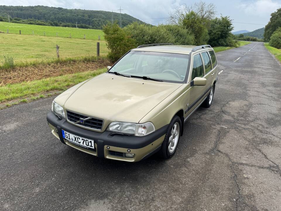 Image 8/20 of Volvo V 70 XC 2.5T (1998)