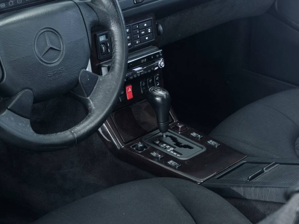 Image 37/50 de Mercedes-Benz SL 500 (1996)