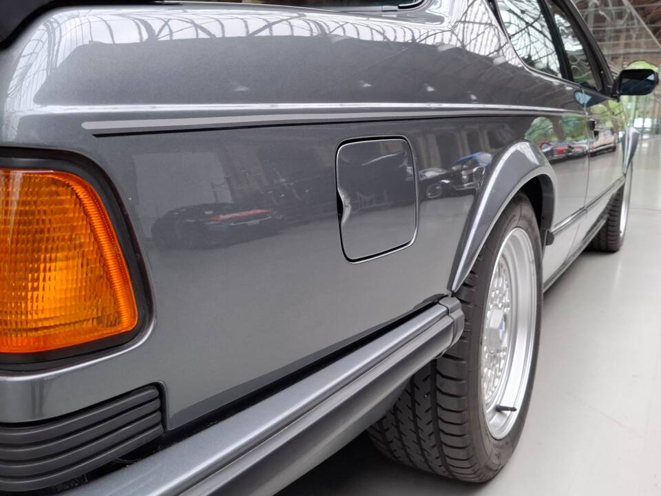 Image 14/33 of BMW M 635 CSi (1987)