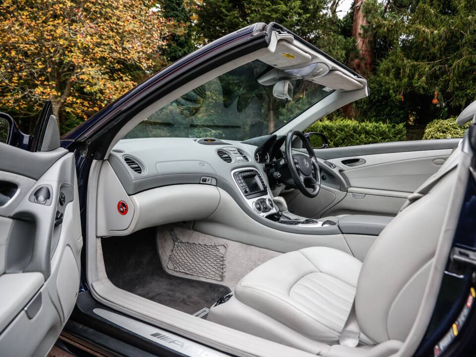 Image 36/41 of Mercedes-Benz SL 55 AMG (2003)