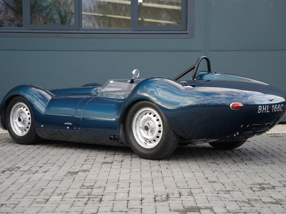 Image 2/50 of Lister Knobbly (1958)