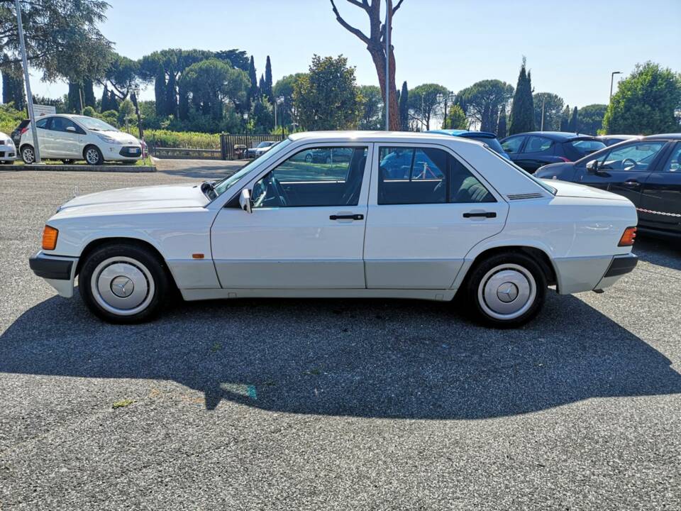 Image 30/34 of Mercedes-Benz 190 E 1.8 (1991)