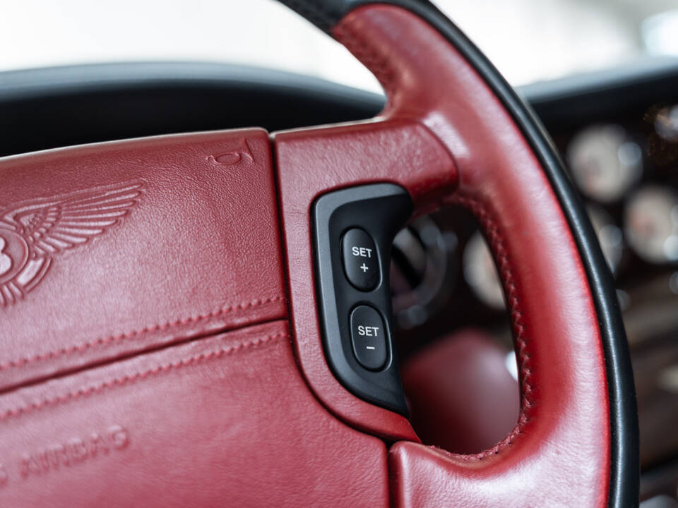Immagine 14/45 di Bentley Azure (2007)