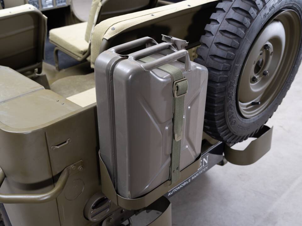 Image 15/35 of Jeep Willys-Overland CJ-3A (1944)