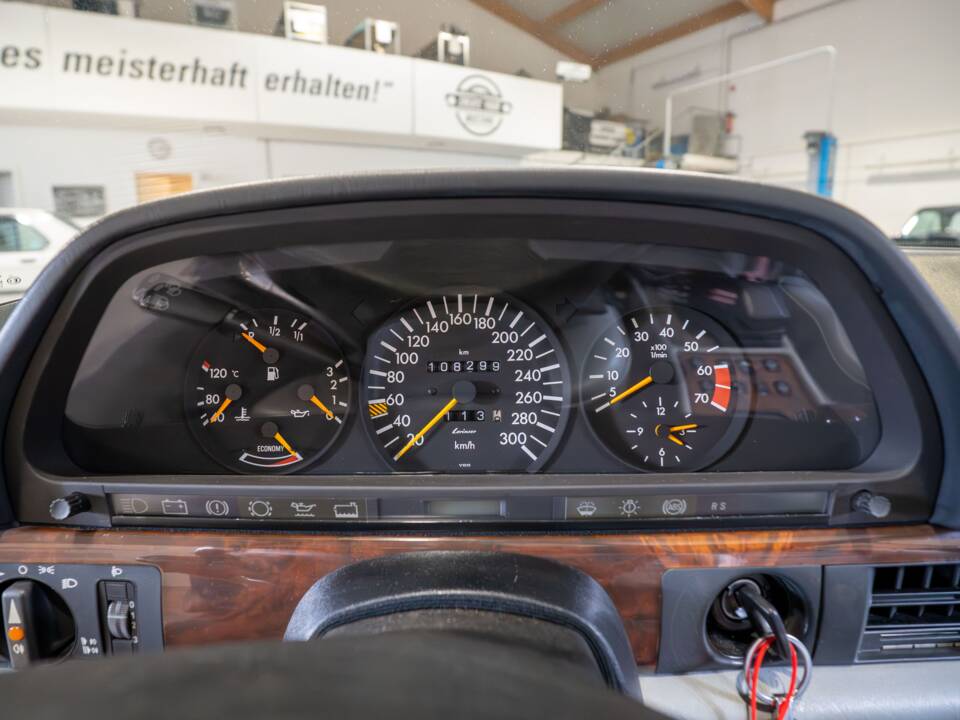 Image 13/27 of Mercedes-Benz 500 SEC (1988)