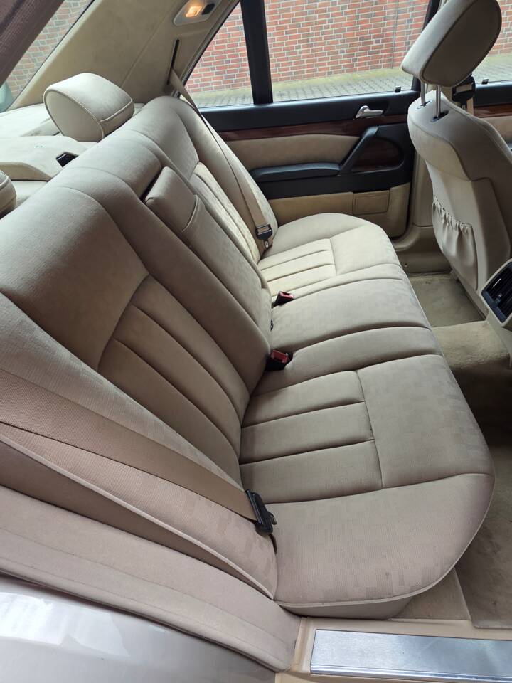Image 34/103 de Mercedes-Benz 300 SE (1991)
