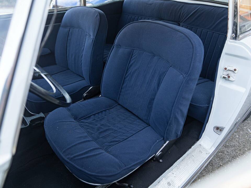 Image 26/29 of Peugeot 404 Coupé (1966)