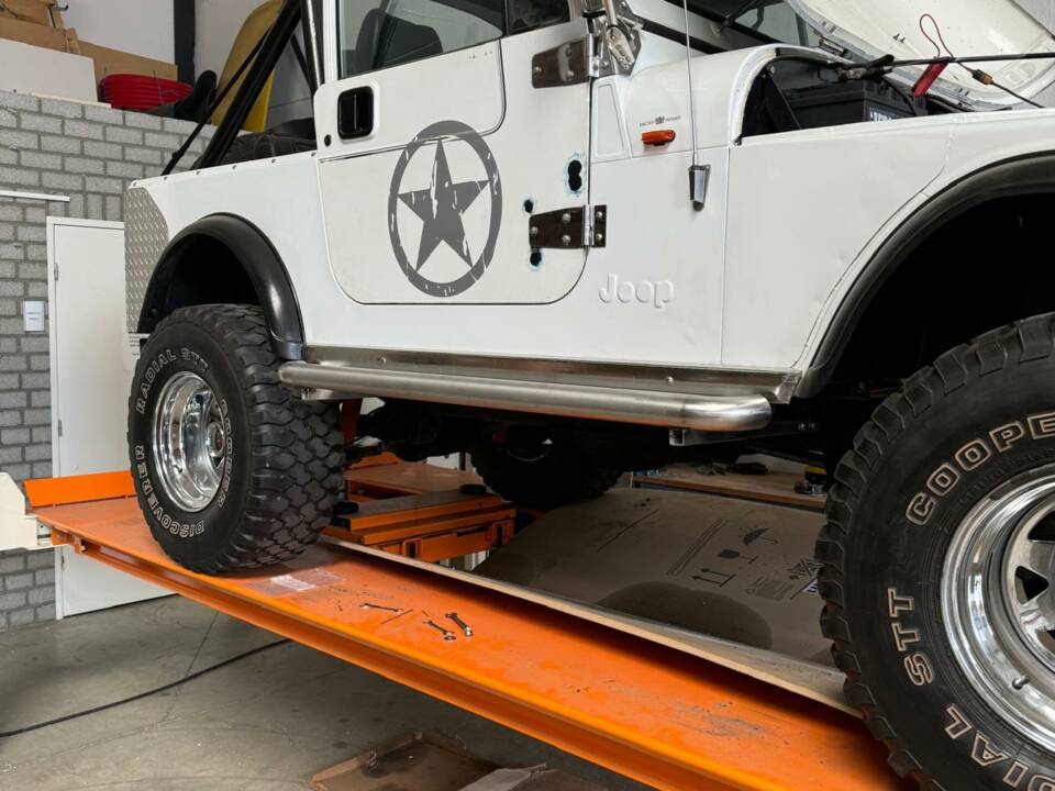 Image 1/9 of Jeep CJ-7 Renegade (1980)