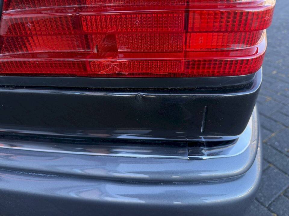 Immagine 11/36 di Mercedes-Benz 500 E (1991)