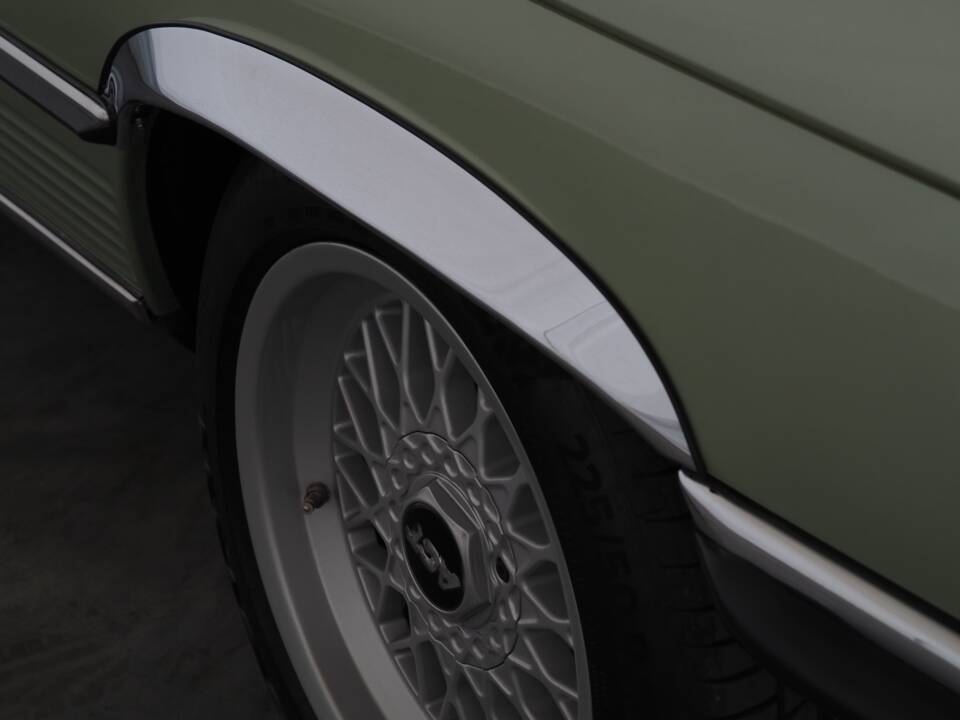 Image 33/66 of Mercedes-Benz 450 SLC (1977)