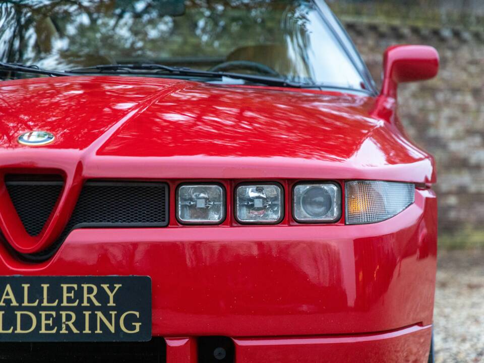 Image 28/50 of Alfa Romeo SZ (1991)