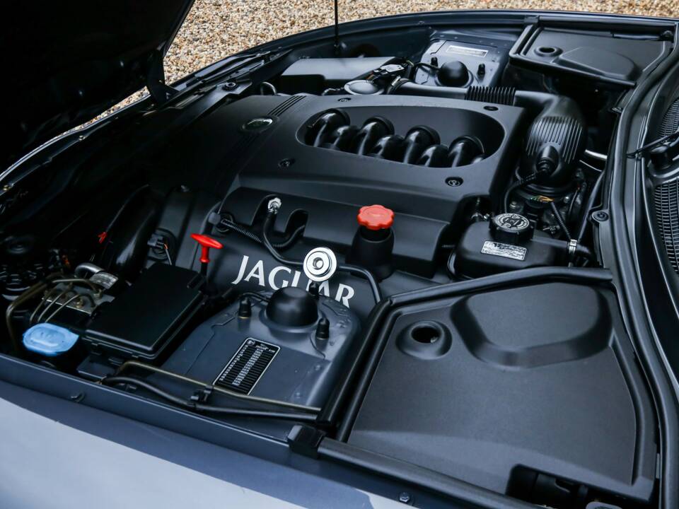 Immagine 22/50 di Jaguar XK8 4.0 (2002)