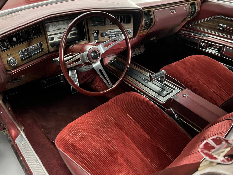 Image 2/8 of Buick Riviera (1974)