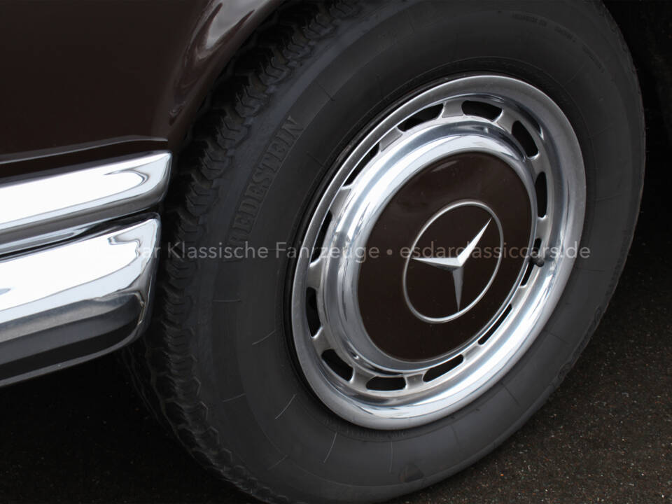 Image 9/35 of Mercedes-Benz 280 SE 3,5 (1970)